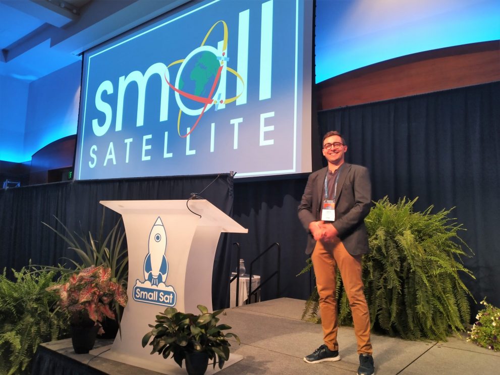 Simon Burkhardt an der SmallSatConf